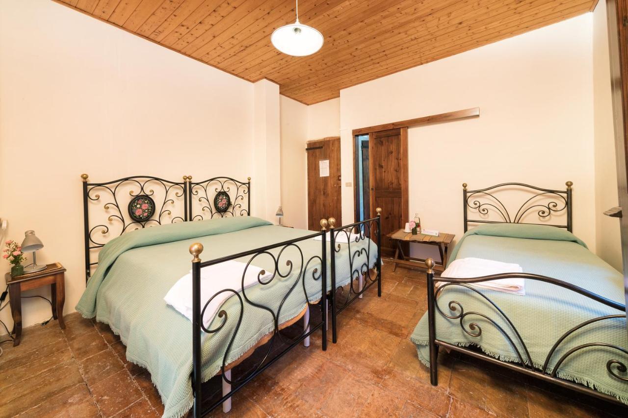 Agriturismo Girolomoni - Locanda Isola del Piano Exterior foto